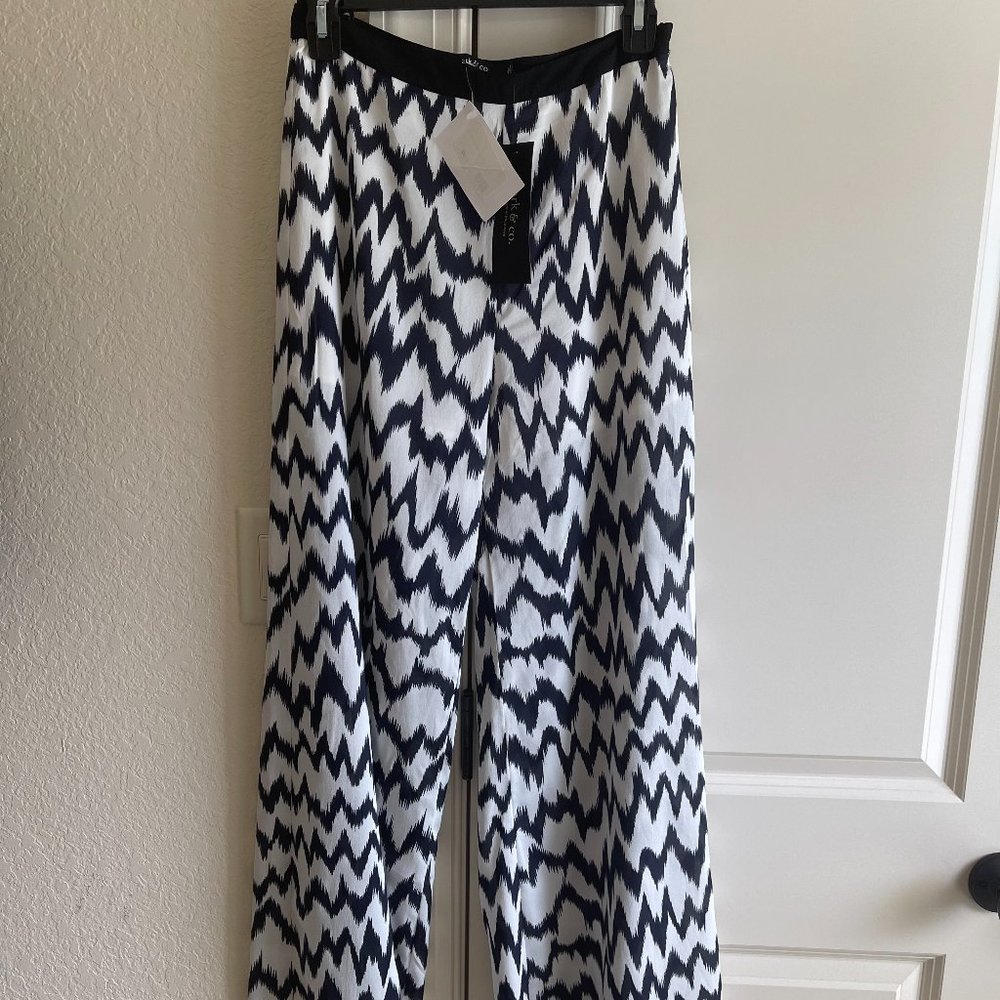 ark & co chevron navy and white flare/flowy pant, size small